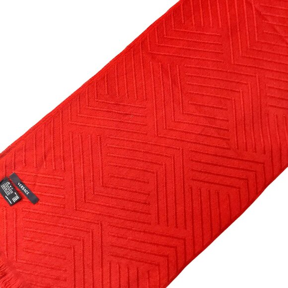 Vintage Versace Red Chevron Textured Medusa Logo 100% Lambs Wool Scarf Scarves - Picture 5 of 6
